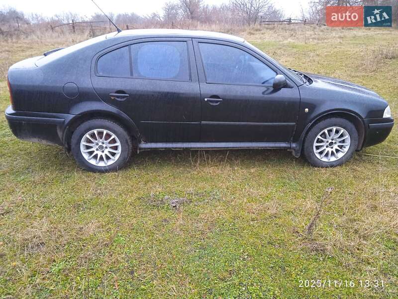 Лифтбек Skoda Octavia 2003 в Белогорье
