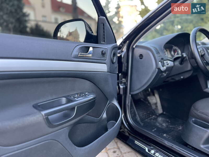 Универсал Skoda Octavia 2010 в Жовкве