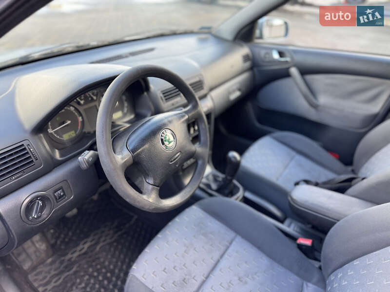 Лифтбек Skoda Octavia 2004 в Сарнах