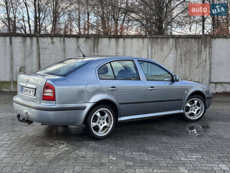 Лифтбек Skoda Octavia 2004 в Сарнах