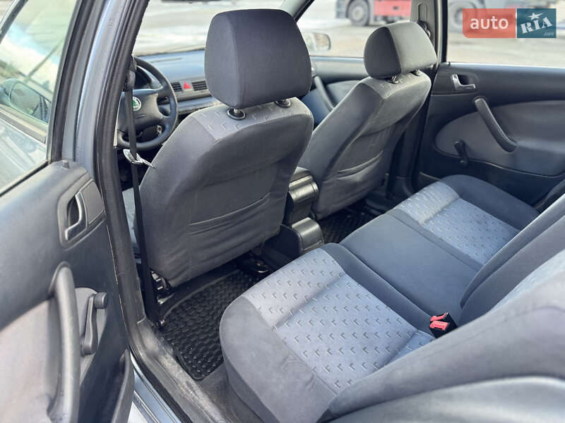 Лифтбек Skoda Octavia 2004 в Сарнах