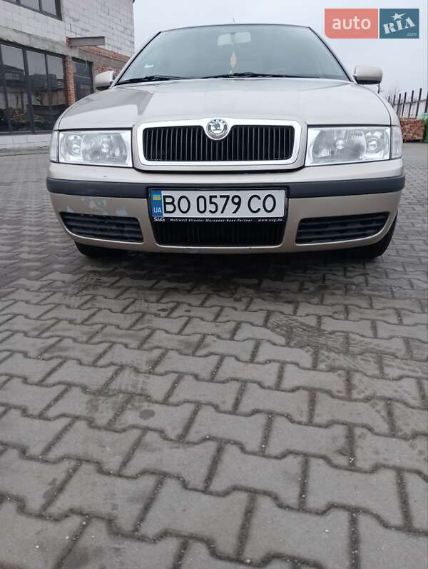 Лифтбек Skoda Octavia 2004 в Гусятине