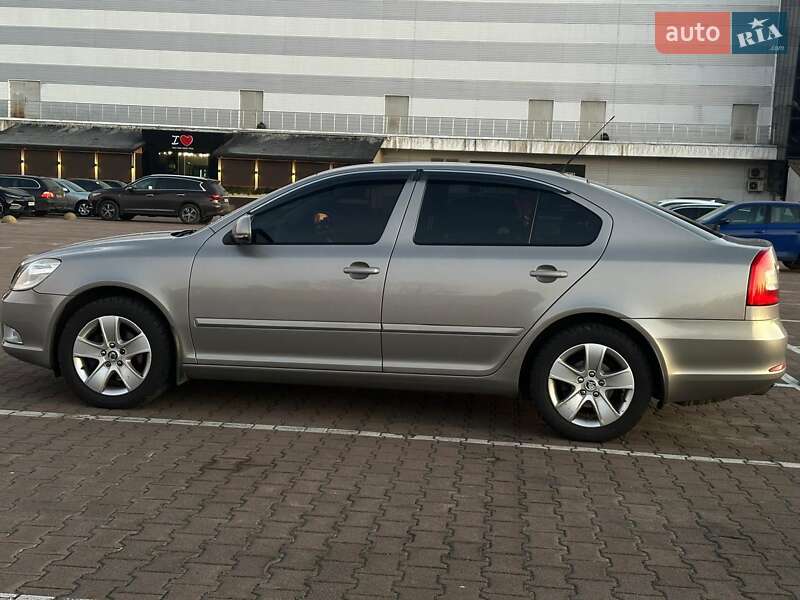 Лифтбек Skoda Octavia 2009 в Житомире