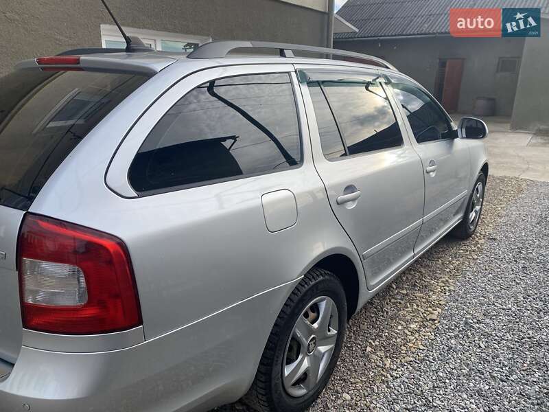 Универсал Skoda Octavia 2010 в Самборе