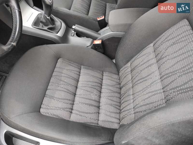 Универсал Skoda Octavia 2010 в Сарнах