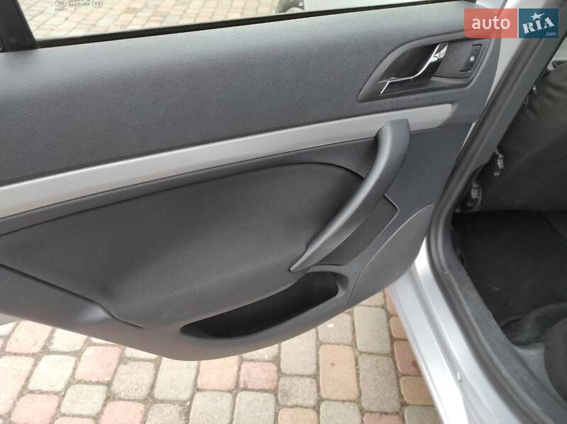 Универсал Skoda Octavia 2010 в Сарнах