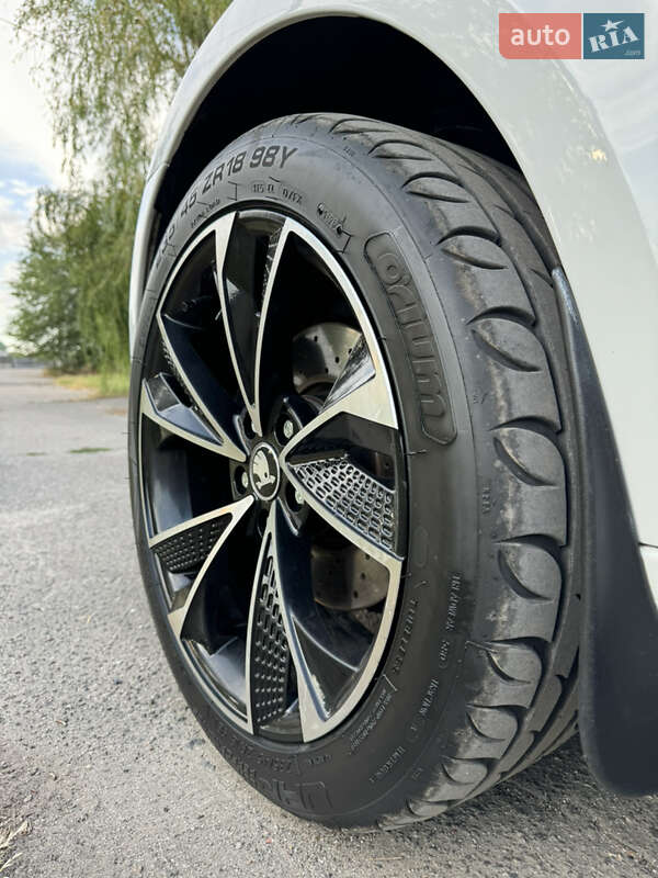 Лифтбек Skoda Octavia 2016 в Николаеве