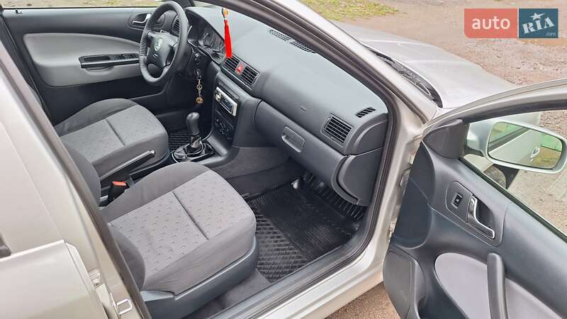 Ліфтбек Skoda Octavia 2006 в Смілі