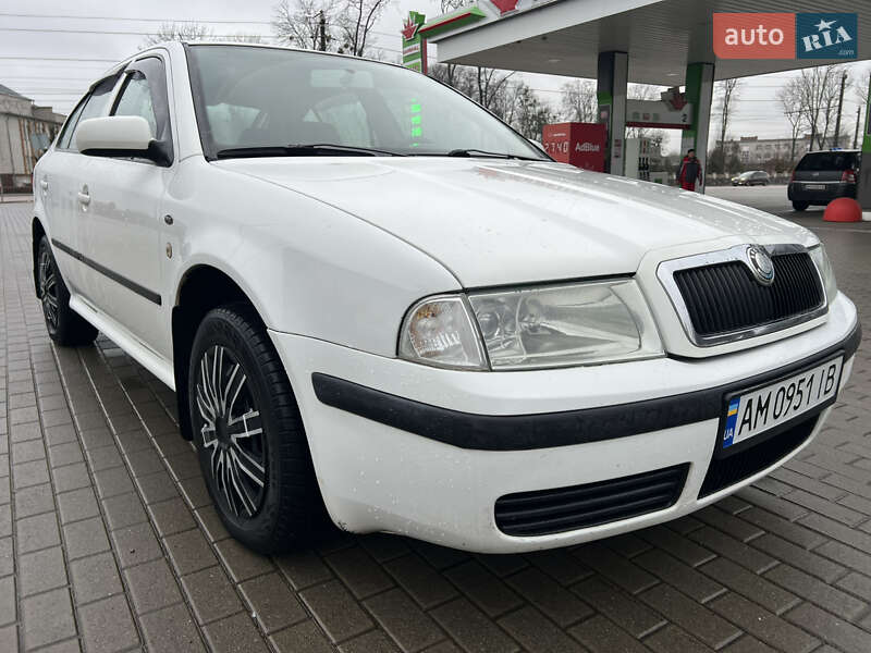Лифтбек Skoda Octavia 2002 в Житомире