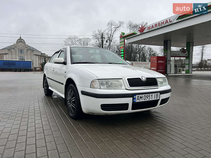 Лифтбек Skoda Octavia 2002 в Житомире