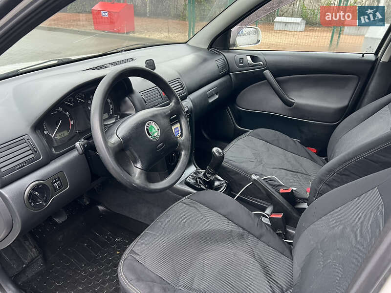 Лифтбек Skoda Octavia 2002 в Житомире