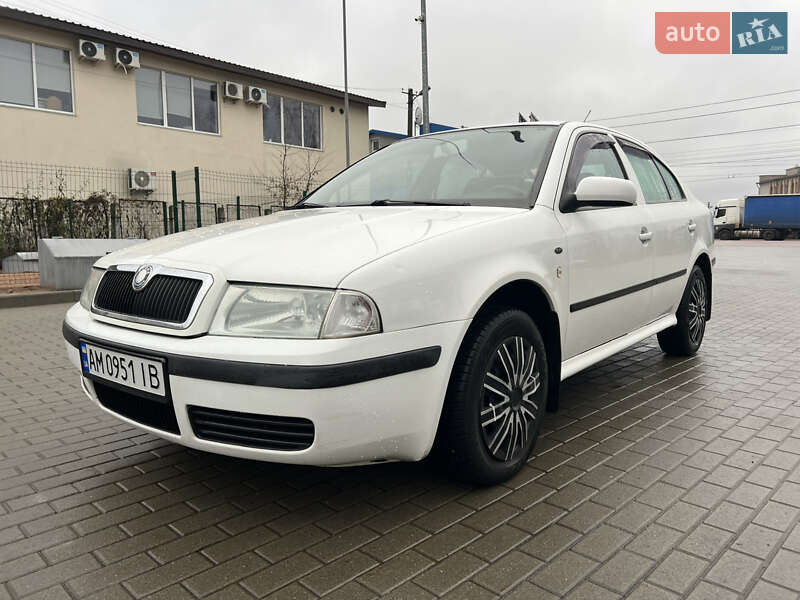 Лифтбек Skoda Octavia 2002 в Житомире