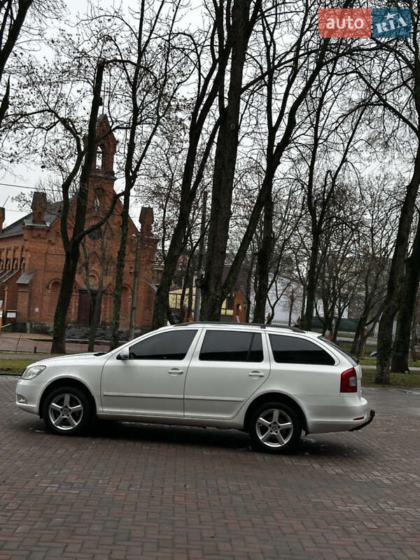 Універсал Skoda Octavia 2012 в Сумах