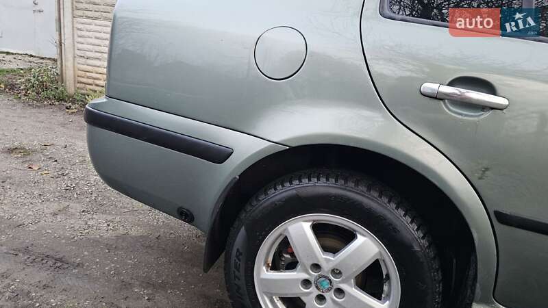 Лифтбек Skoda Octavia 2002 в Запорожье