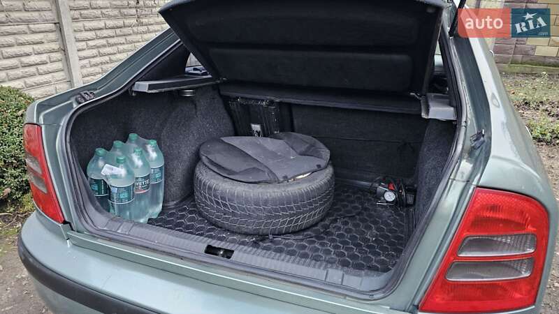Лифтбек Skoda Octavia 2002 в Запорожье