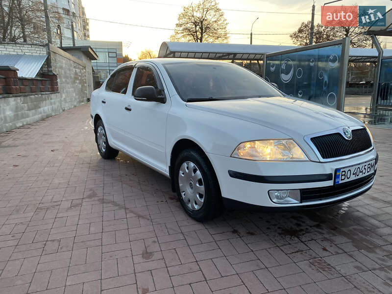 Лифтбек Skoda Octavia 2010 в Ровно