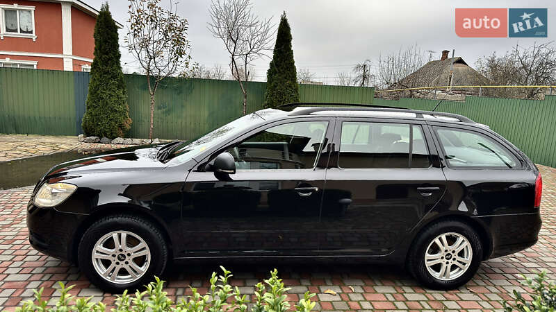 Универсал Skoda Octavia 2010 в Хороле