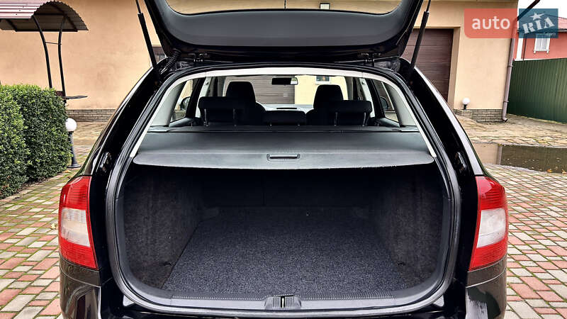 Универсал Skoda Octavia 2010 в Хороле