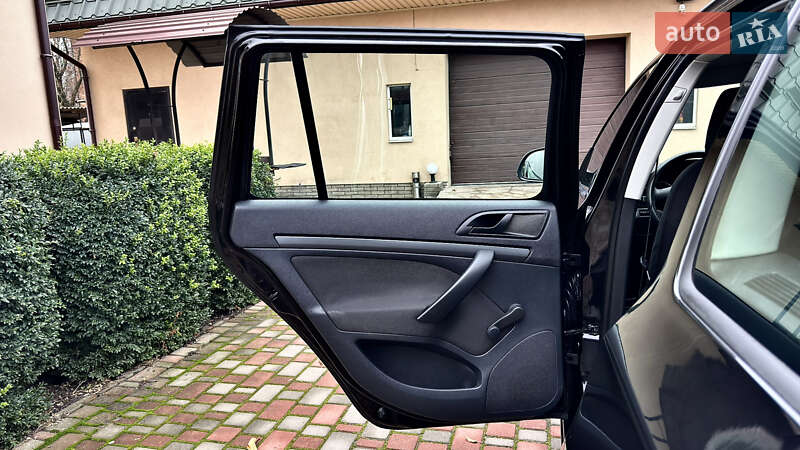 Универсал Skoda Octavia 2010 в Хороле