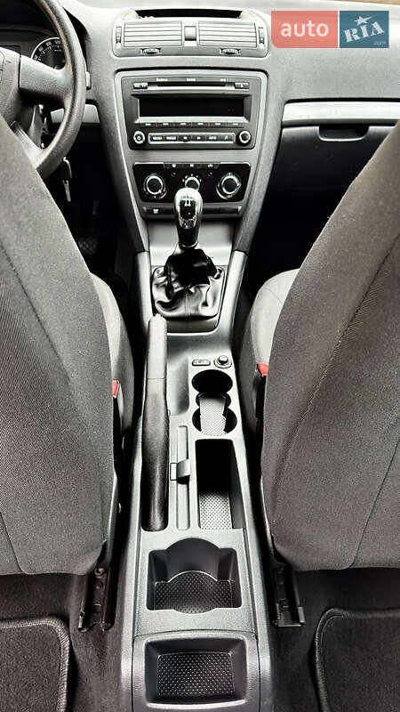 Универсал Skoda Octavia 2010 в Хороле