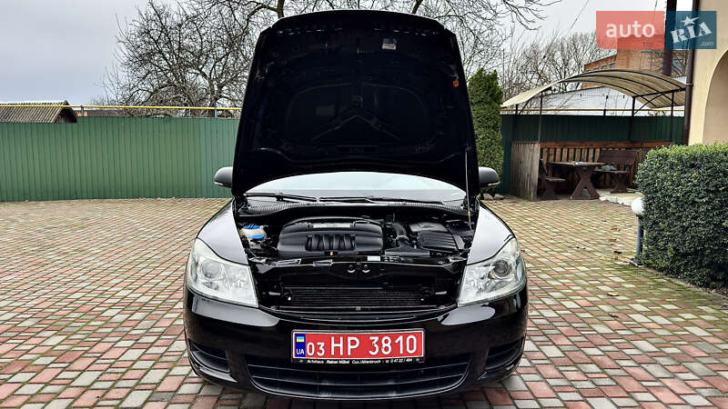 Универсал Skoda Octavia 2010 в Хороле