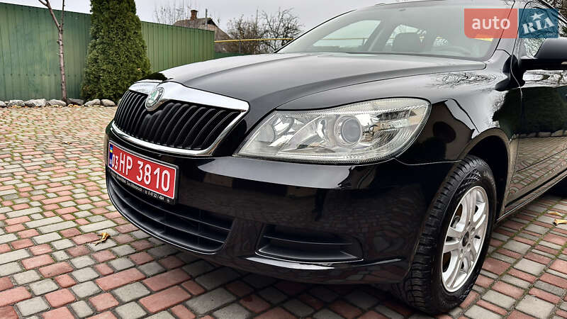 Универсал Skoda Octavia 2010 в Хороле