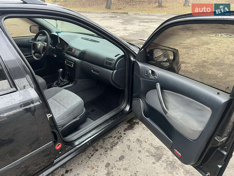 Універсал Skoda Octavia 2003 в Золочеві