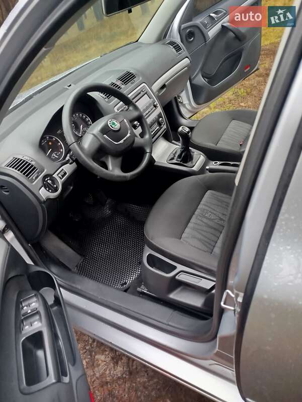 Універсал Skoda Octavia 2011 в Сумах