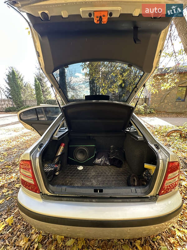 Лифтбек Skoda Octavia 2003 в Хмельницком