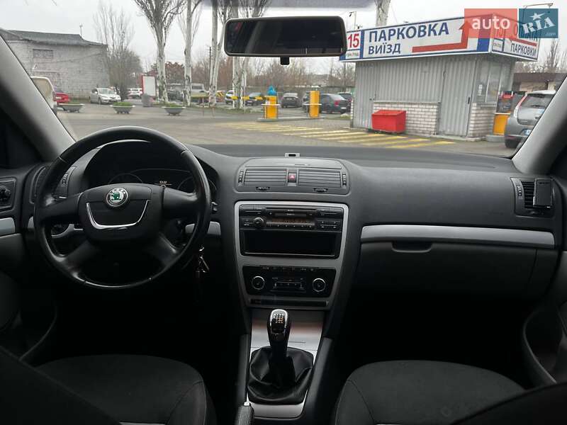 Універсал Skoda Octavia 2010 в Дніпрі