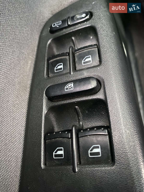 Лифтбек Skoda Octavia 2005 в Вишневом фото 14 Лифтбек Skoda Octavia 2005 в Вишневом