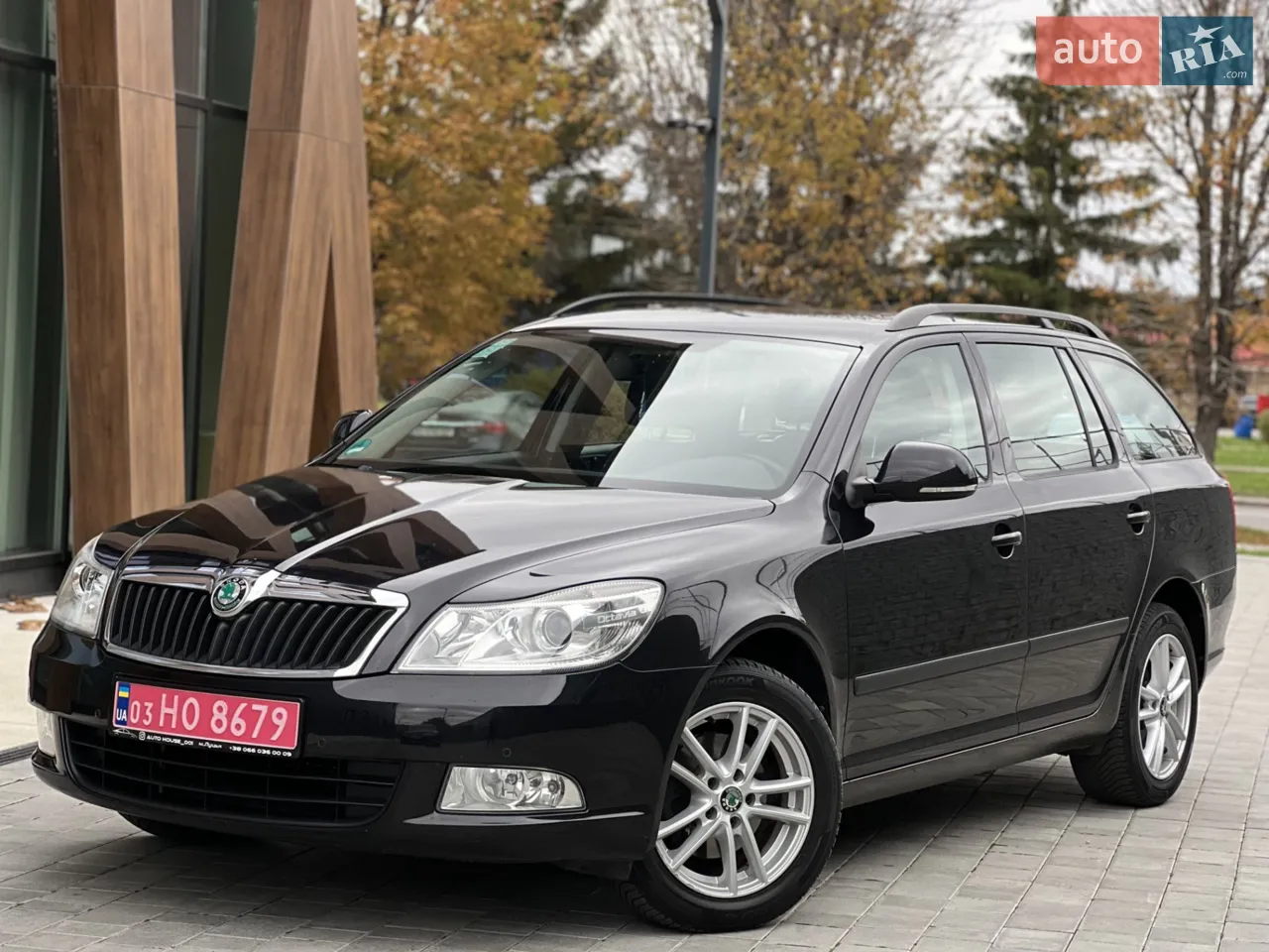 Автомобіль пригнаний з Німеччини, один власник жінка. Зроблена сертифікація, чекає нового власника для постановки на облік. Стан автомобіля близько ідеального, реальний пробіг підтвердженний німецьким сервісом. Робити нічого не потрібно. Зимові колеса. Двигун АКПП працює ідеально. Приємно іде та керується. Авто в рідній фарбі, жодного підкрасу. Витрата палива змішаний цикл 6.6 літра при спокійній їзді. Готовий до будь яких перевірок. Авто гідне уваги, таких залишилось одиниці. 