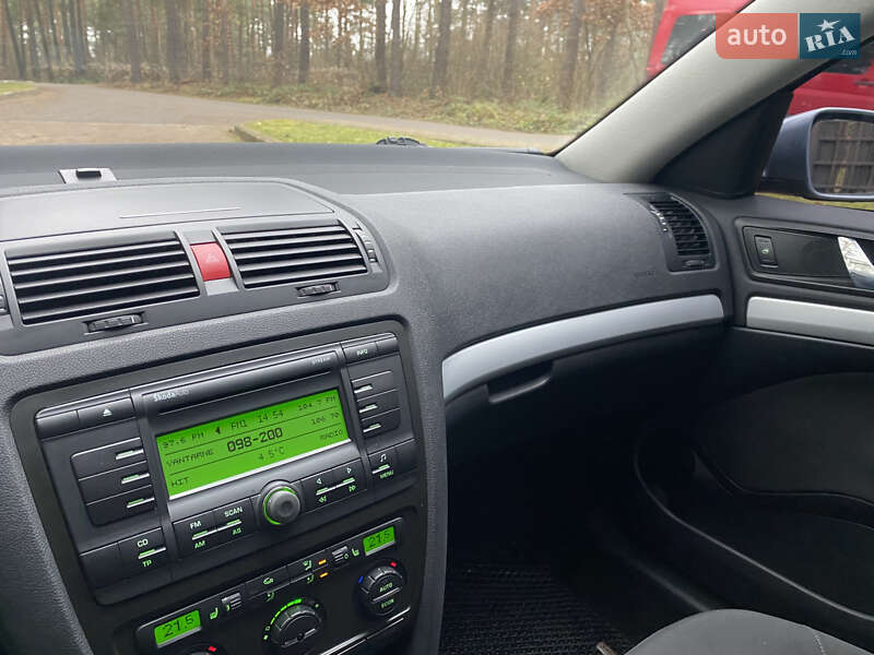 Лифтбек Skoda Octavia 2006 в Новояворовске