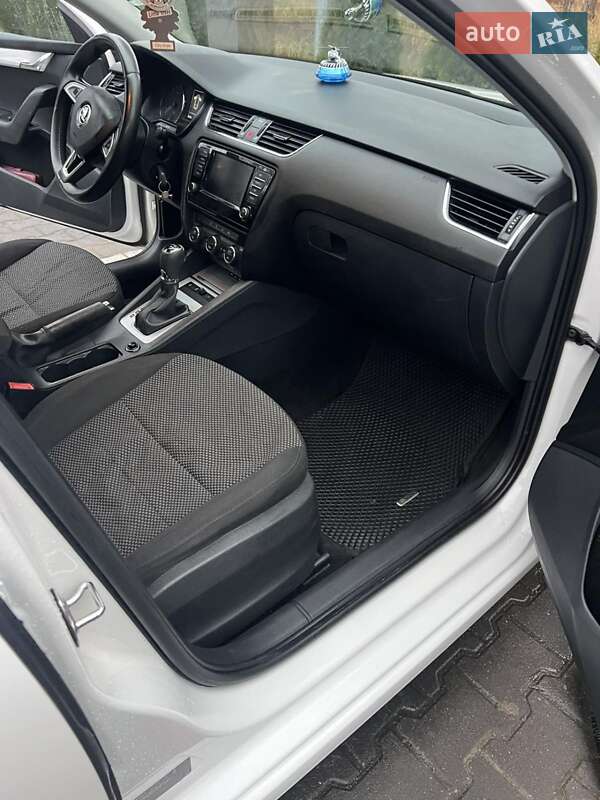 Универсал Skoda Octavia 2015 в Маневичах