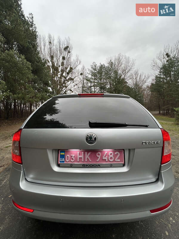 Універсал Skoda Octavia 2010 в Демидівці
