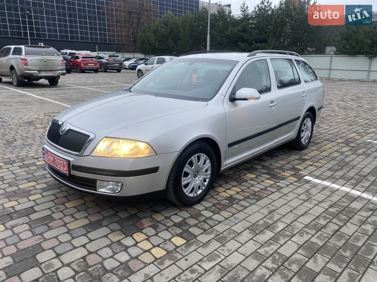 Свіжопригнане авто з Німеччини 
Технічно без зауважень 
Один косметичний підкрас
Коробка 6 ступка автомат ( не робот)
Всі деталі за телефоном 