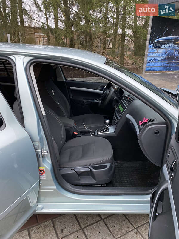 Ліфтбек Skoda Octavia 2010 в Овручі