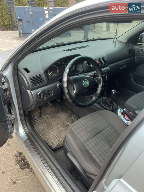 Ліфтбек Skoda Octavia 2003 в Кропивницькому