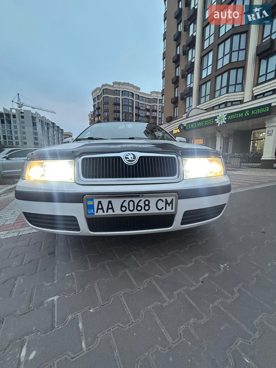 Продаж!Авто в доброму стані повністю обслужене,600км назад було зроблене велике ТО-замінено комплект ГРМ,комплект щеплення,перебрана ходова та тормозна система,замінені всі рідини,кондиціонер заправлений та працює,пічка гріє добре,просто сідаєте та їздите,по кузову є сколики, авто в рідній фарбі,а так авто в доброму стані! Обовʼязкове переоформлення! Торг біля капоту!Площадкам та перекупам не турбувати! Не гаяти ні свого ні мого часу!