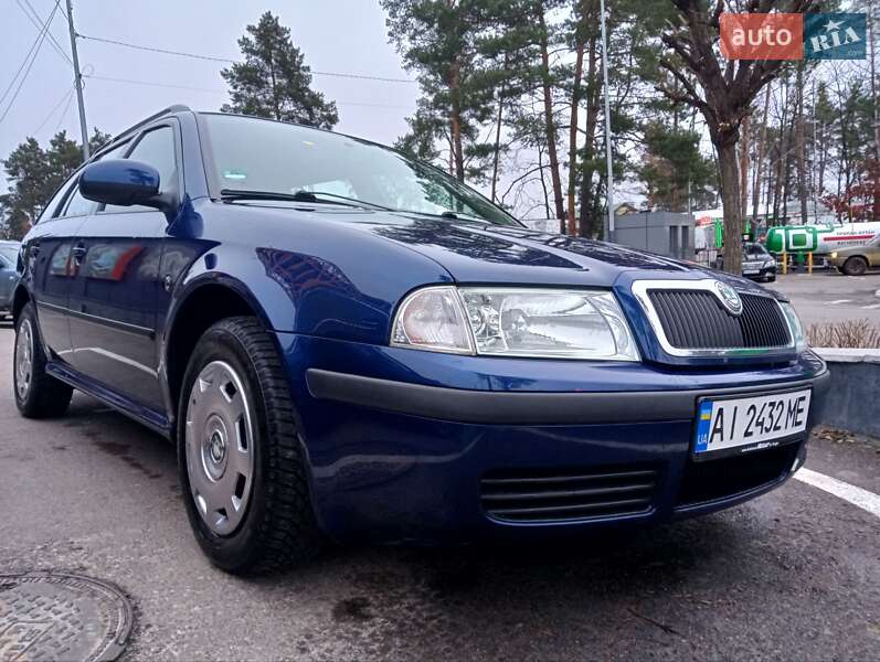 Универсал Skoda Octavia 2010 в Обухове