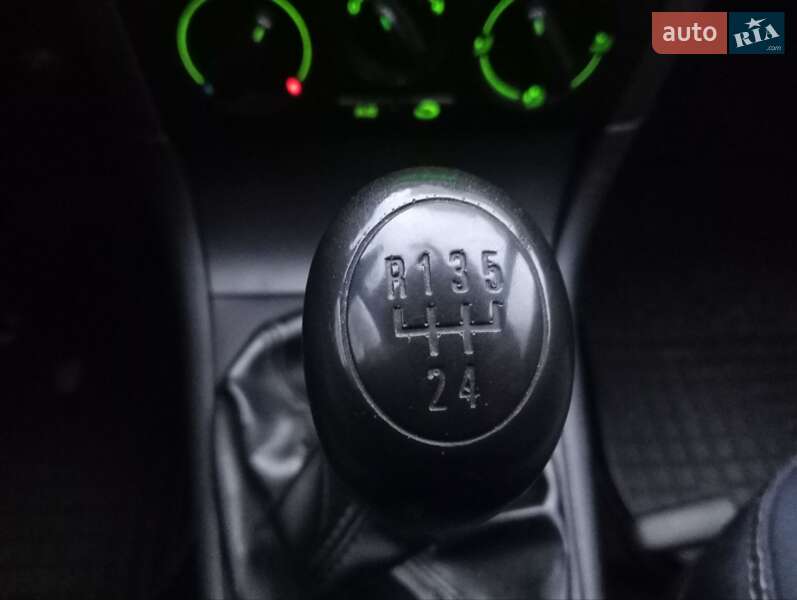 Универсал Skoda Octavia 2010 в Обухове