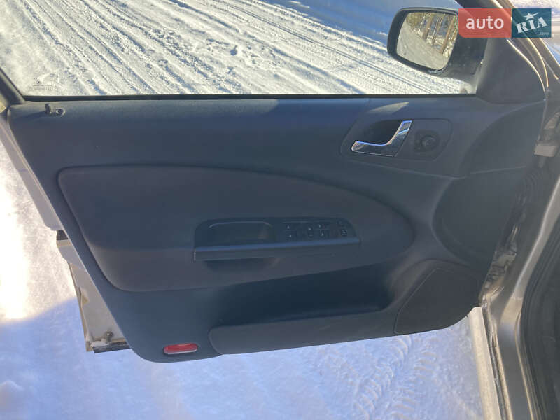 Ліфтбек Skoda Octavia 2004 в Лугинах