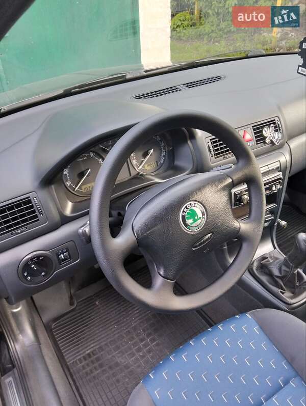 Лифтбек Skoda Octavia 2003 в Умани