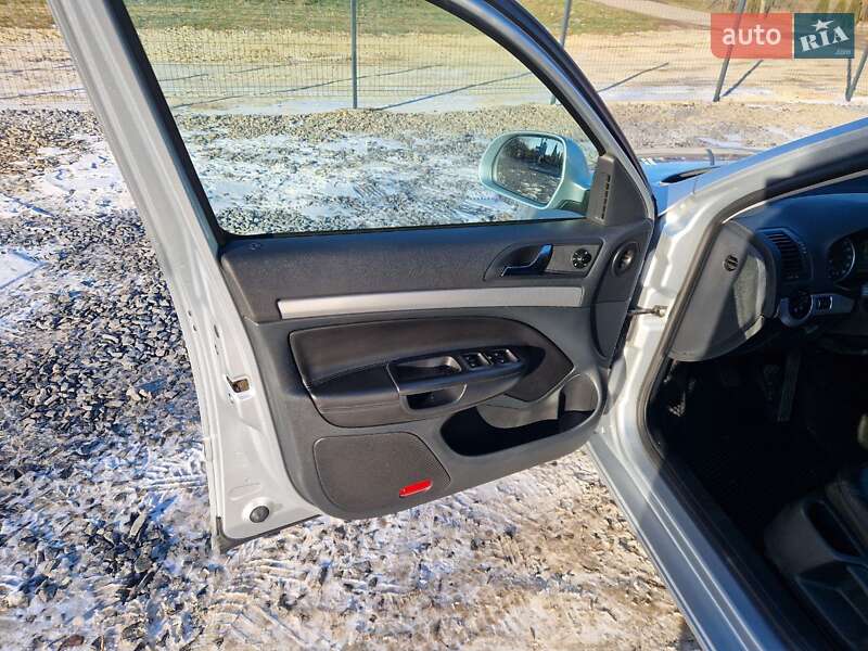 Универсал Skoda Octavia 2012 в Мостиске