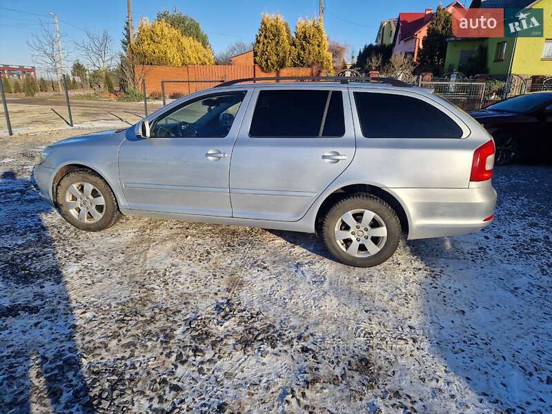 Универсал Skoda Octavia 2012 в Мостиске