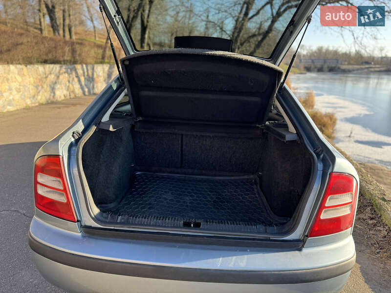 Лифтбек Skoda Octavia 2002 в Кропивницком