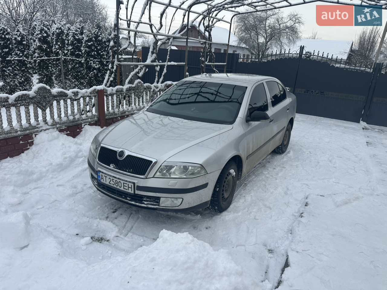 Автомобіль в одній сімʼї з моменту прогону в Україну. По техніці все добре.
По кузову є маленькі непомітні нюанси . Не критичні.
Аргументований торг біля автомобіля. 
Нижче 5 не буде навіть не телефонуйте.
