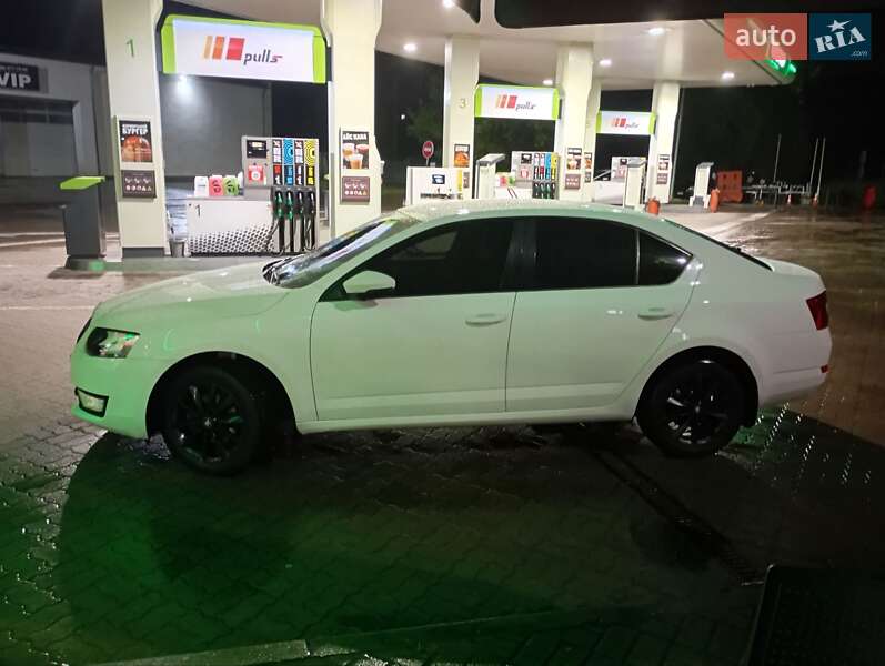 Лифтбек Skoda Octavia 2016 в Ужгороде