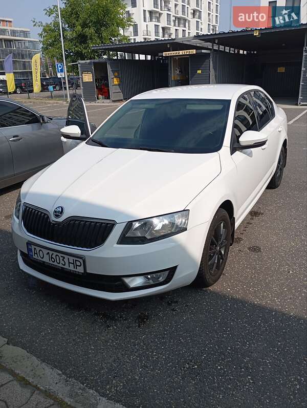 Лифтбек Skoda Octavia 2016 в Ужгороде