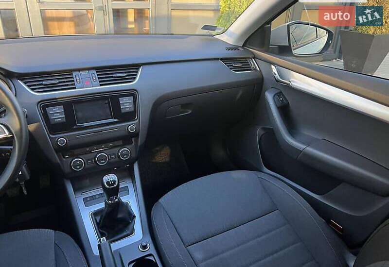 Лифтбек Skoda Octavia 2016 в Ужгороде